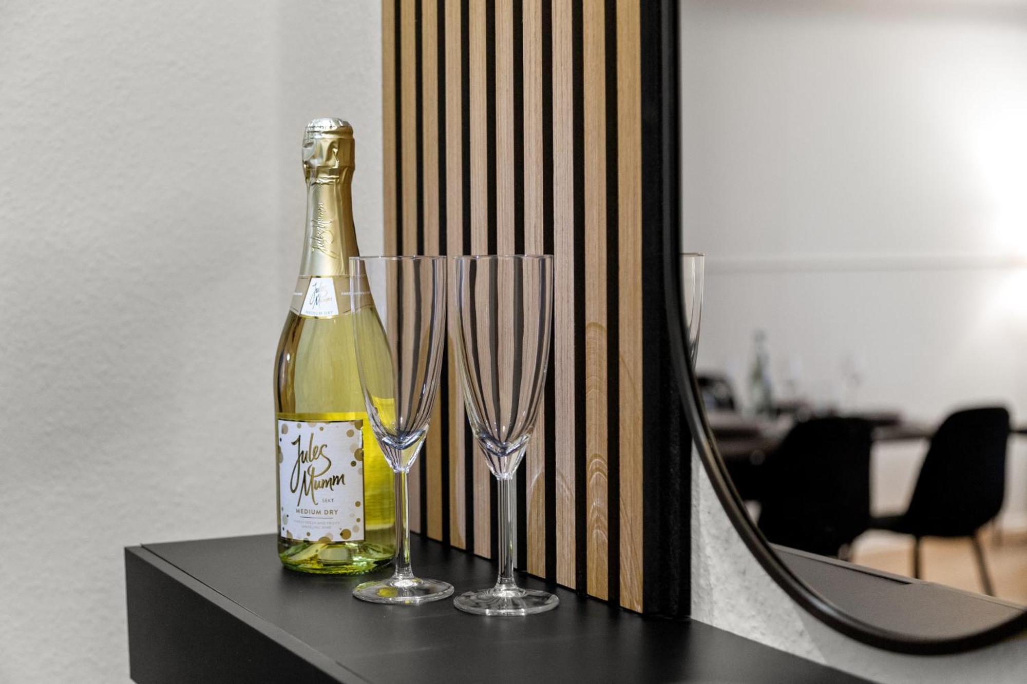 Vinful: Premium-Apartment Mit Balkon Und Parkplatz มึลไฮม์ อันแดร์ รัวร์ ภายนอก รูปภาพ